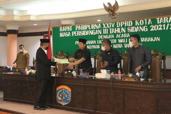 Rapat Paripurna DPRD dengan Agenda Penyerahan LKPJ Pemkot Tarakan Tahun 2021