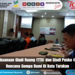 Penyuluh Sosial Ahli Muda Dinsos PM Kota Tarakan Bersama Ketua FK. Tagana Menghadiri Kegiatan Pelaksanaan Gladi Ruang Dan Gladi Posko Rencana Gempa Bumi Di Kota Tarakan