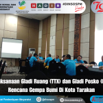 Penyuluh Sosial Ahli Muda Dinsos PM Kota Tarakan Bersama Ketua FK. Tagana Menghadiri Hari Ketiga Penutupan Kegiatan Pelaksanaan Gladi Ruang Dan Gladi Posko Rencana Gempa Bumi Di Kota Tarakan